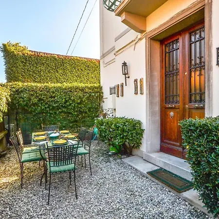 Amazing In With Kitchen Holiday home *