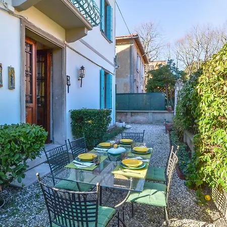 Amazing In With Kitchen Holiday home *